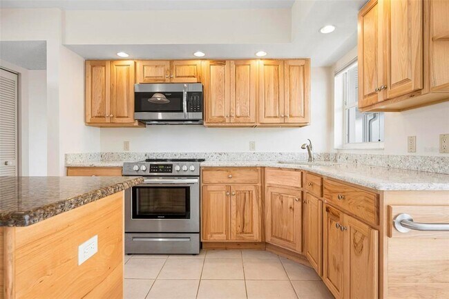 Building Photo - 799 Harrington Lake Dr N