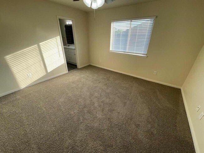 Building Photo - 3603 W Pine Orchard Dr
