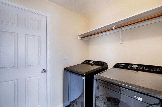 Building Photo - 14229 Shenandoah St