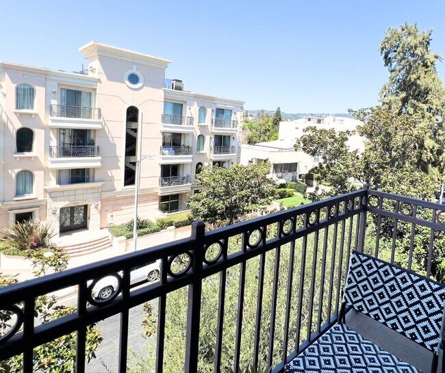 Building Photo - 141 S Clark Dr