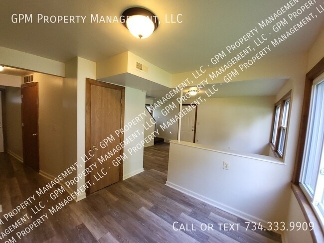 Building Photo - 32258 Oscoda Ct