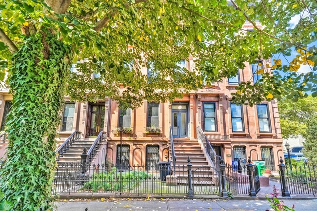 Building Photo - 1BR Stuyvesant Heights Garden Oasis with I...