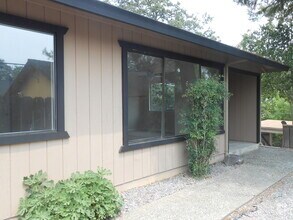 Building Photo - Z1TPLE