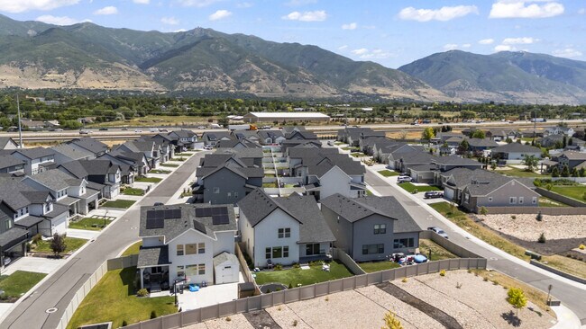 Building Photo - 690 S Edge Ln