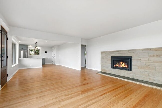 Building Photo - Gorgeous West Seattle Mid-Century Modern w...