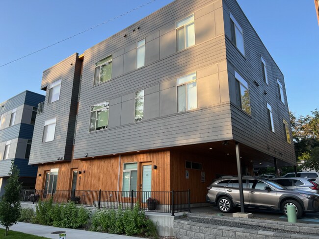 Building Photo - 617 S Adams St