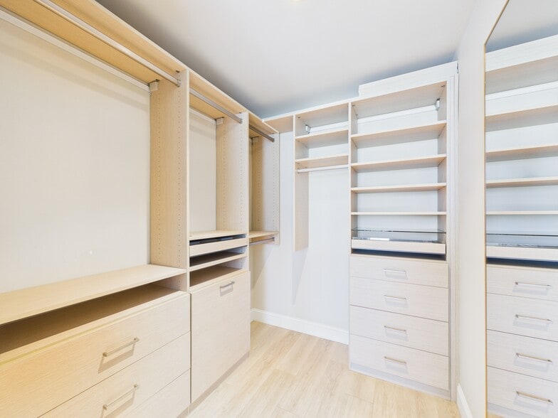 walk in closet - 600 Ala Moana Blvd
