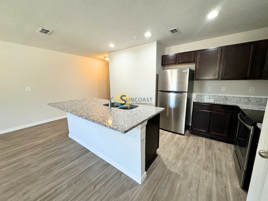 Building Photo - 7632 Mailes Ct