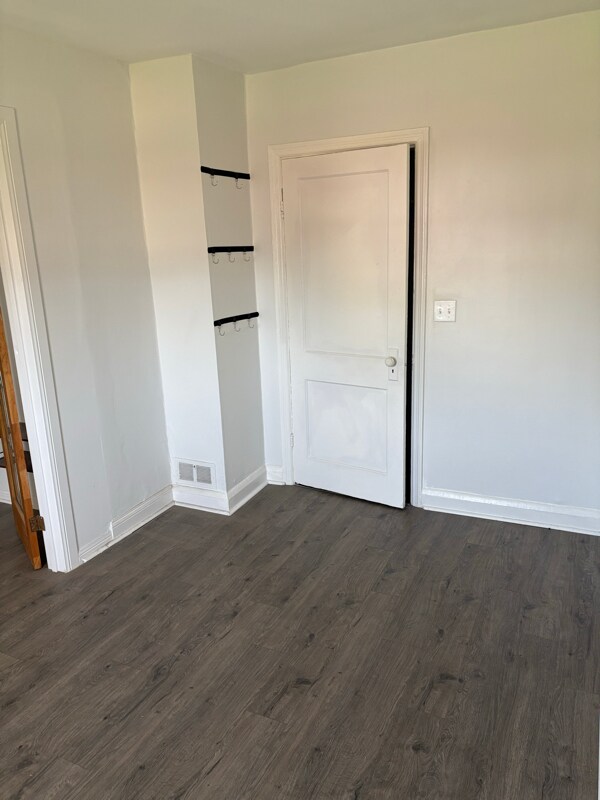 Building Photo - 1208 Daniels Ave