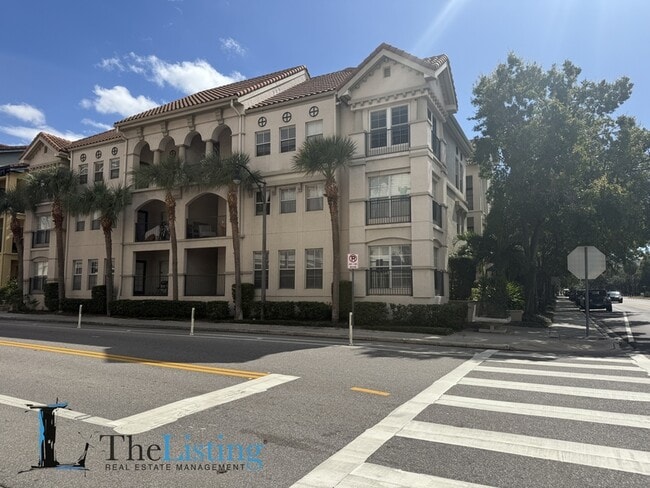 Building Photo - 402 S Armenia Ave