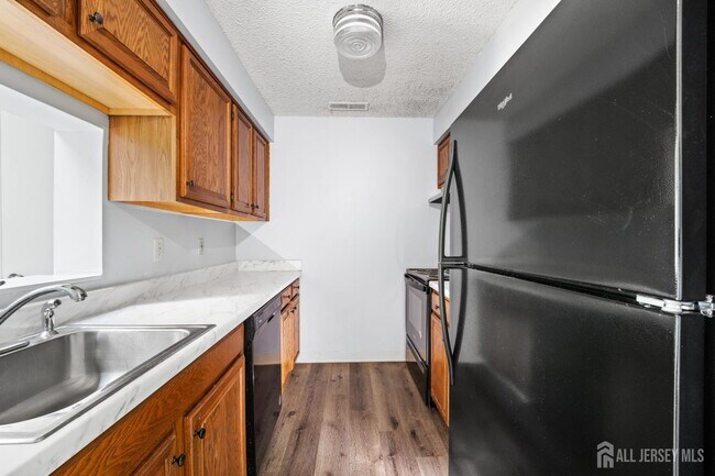 Building Photo - 307 Ravens Crest Dr