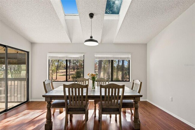 Building Photo - 8006 Picketts Ct