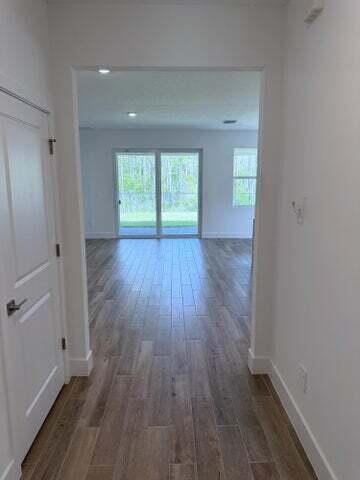 Building Photo - 6560 SE Pk Trce Dr