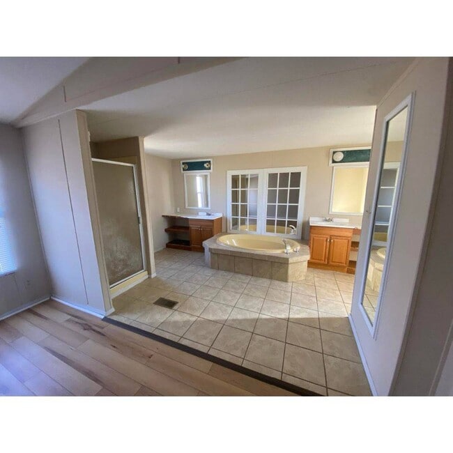 Building Photo - 2301 Parrott Dr