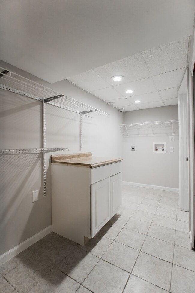 Building Photo - 2242 Zumbehl Rd