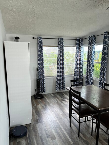 Building Photo - 2414 Bahia Vista St