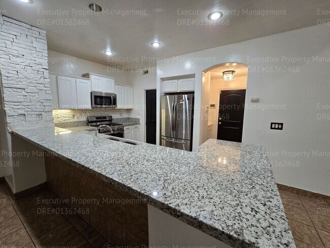 Building Photo - 3 bedroom/ 2.5 bathroom 2 story home.