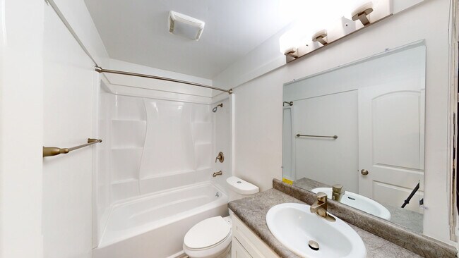 Building Photo - 823 Las Gallinas Ave