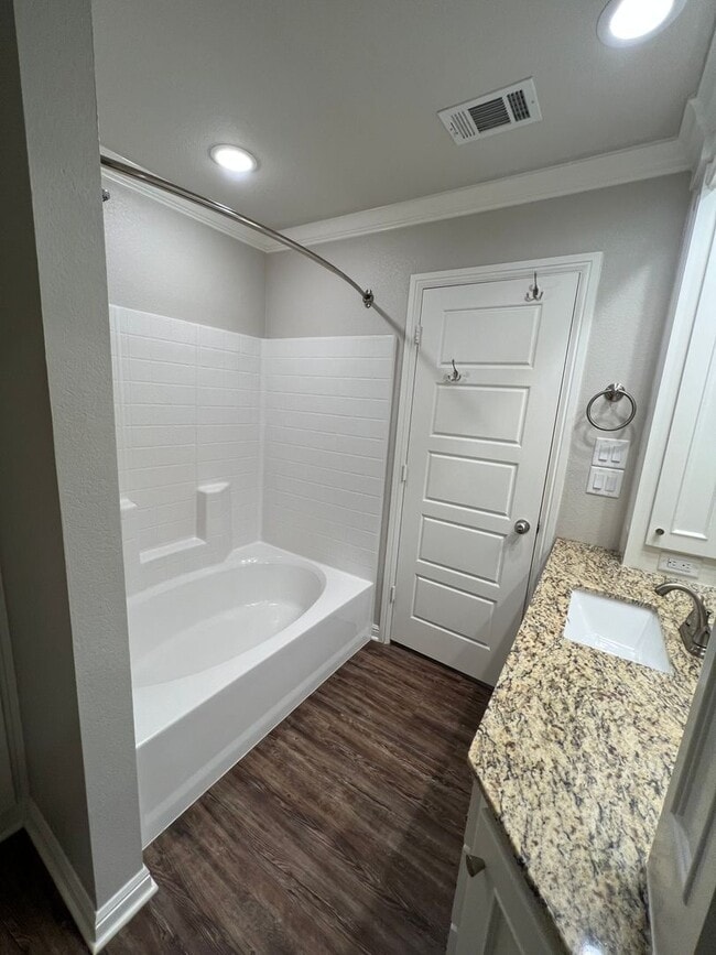 Building Photo - 5429 Meadow Ridge Dr