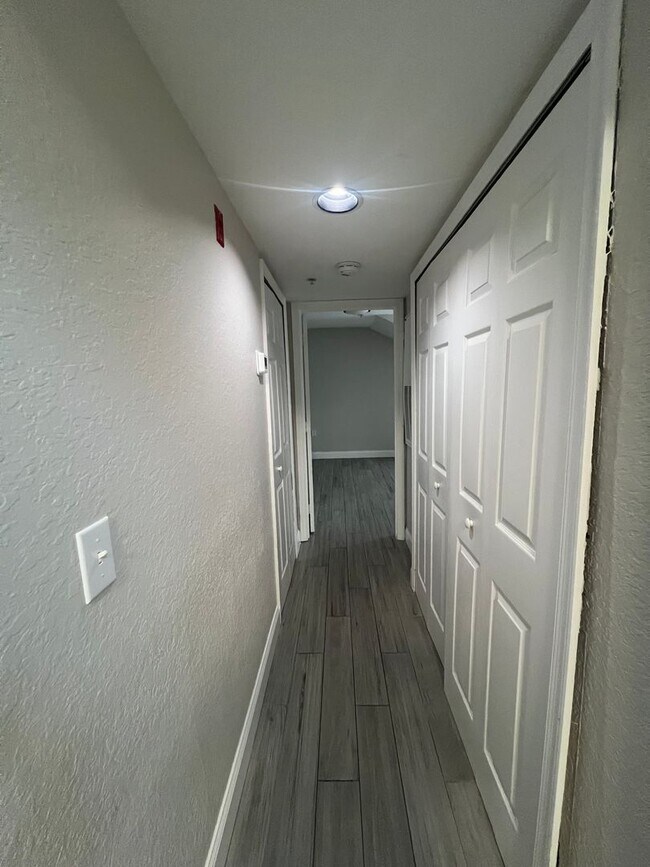 Building Photo - Modern 1-Bedroom Condo with Resort-Style Amenities in Gated Orlando Community