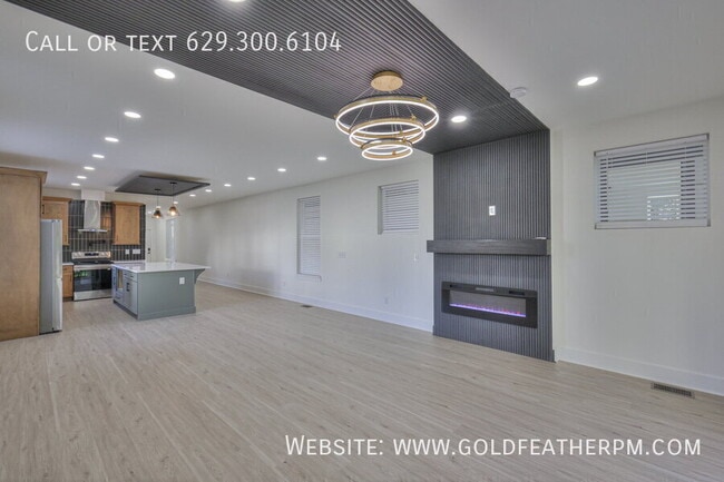 Building Photo - 402 E Trinity Ln