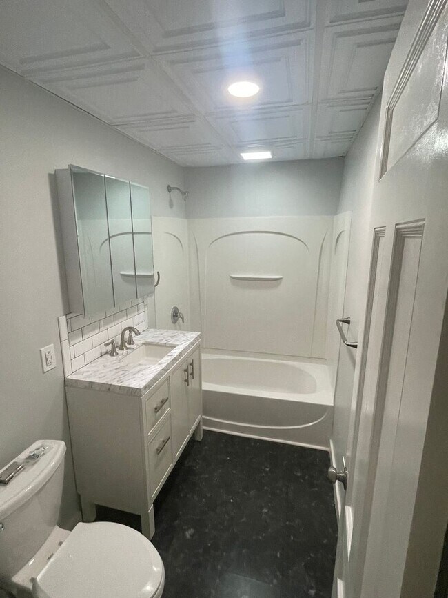 Building Photo - Charming 1BR near the public market