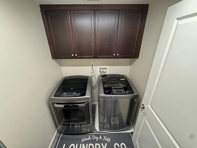 Building Photo - Spacious 2-Bed, 2-Bath Rental with Private...