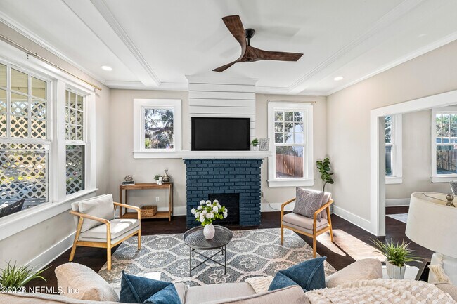 Building Photo - 2843 Oak St