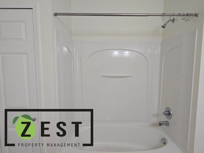 Building Photo - OPEN HOUSE- 4/9! 2PM-230PM! 2 BA 2 BD TOWNHOME!