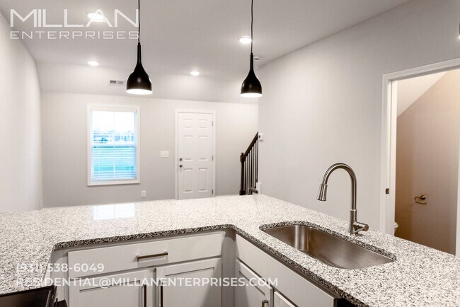 Interior Photo - 208 Drayton Dr.