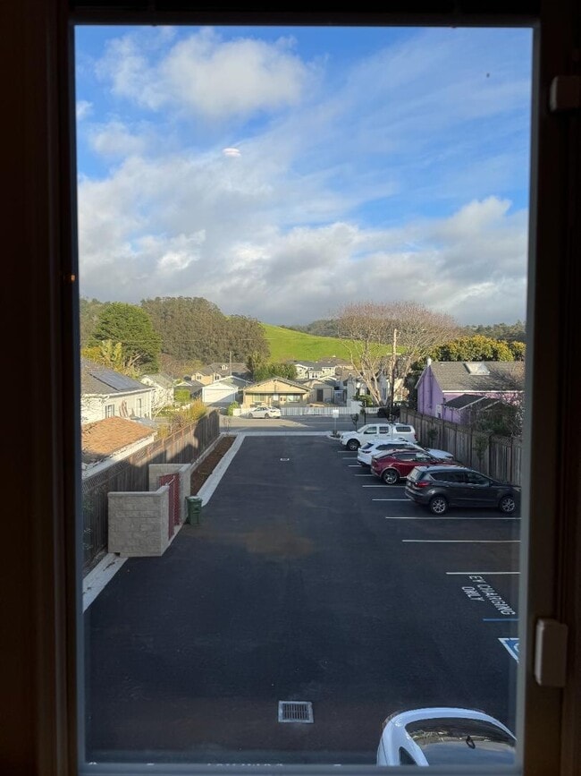 Building Photo - 435 Main St