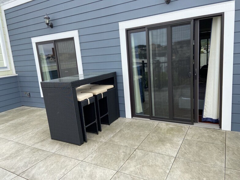 Building Photo - 1334 Anza St