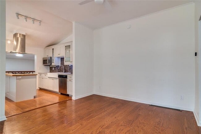 Building Photo - 1756 Dresden Dr NE