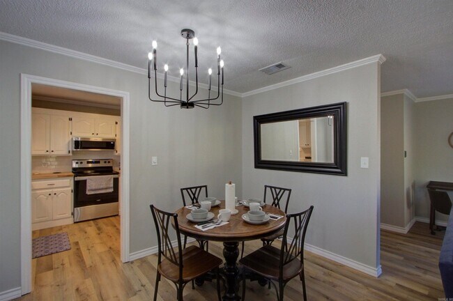 Building Photo - 5805 Sidney Dr