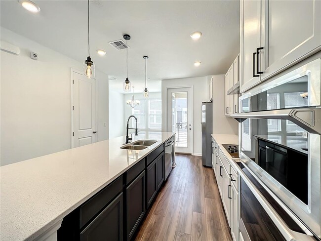 Building Photo - 12518 Willstatter Ave