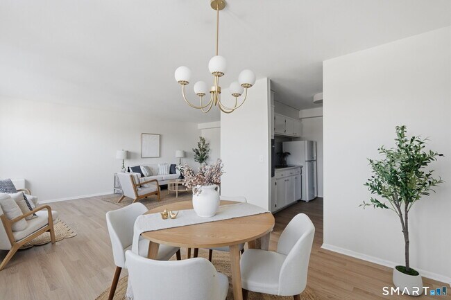 Building Photo - 887 Farmington Ave