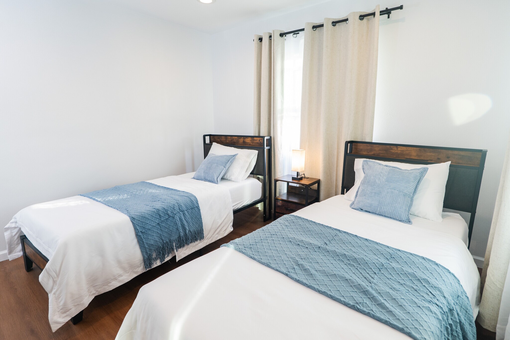 Building Photo - 940 S Bernal Ave