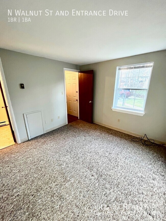 Building Photo - 302 N Walnut St