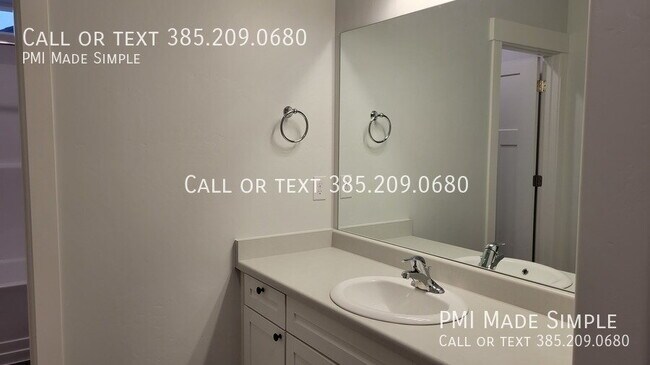 Building Photo - Gorgeous Top Floor Condo! Great Views!