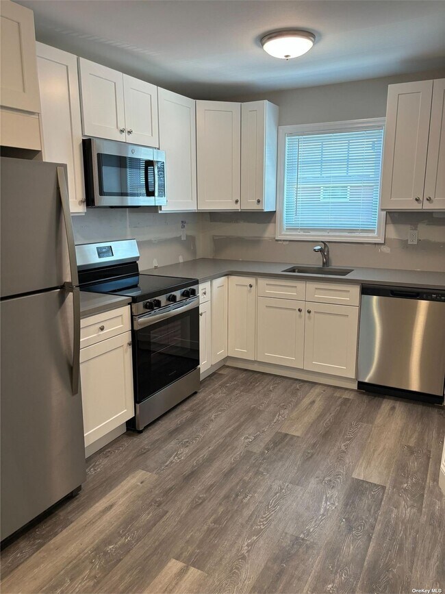 Building Photo - 30 Davison