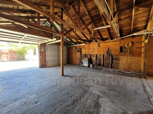 Building Photo - 2212 Paul Ave