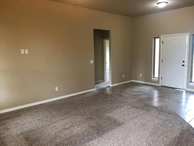 Building Photo - For Lease - Comfortable and Convenient Living