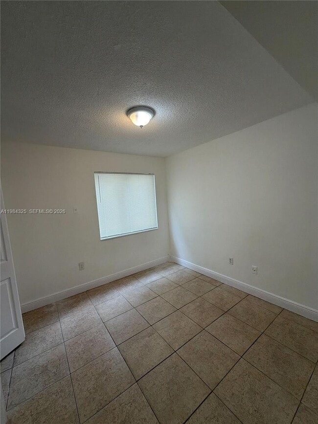 Building Photo - 1621 NW 16th Ave