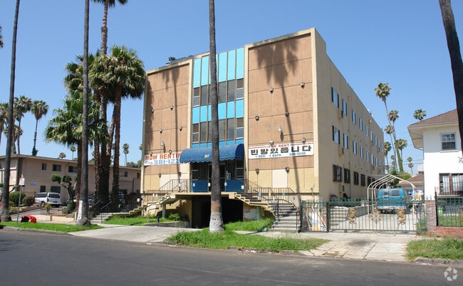 Primary Photo - 947 Magnolia Ave