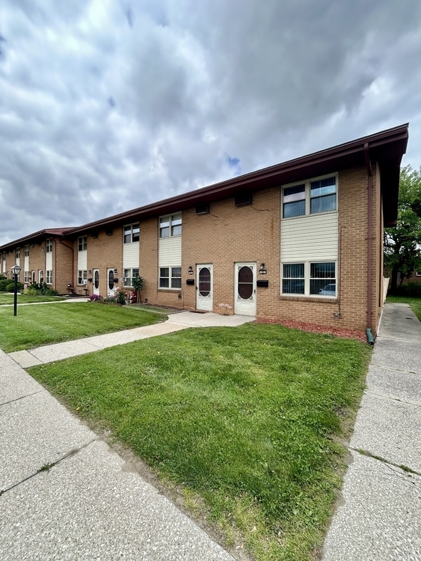 Primary Photo - 783 N Macomb St