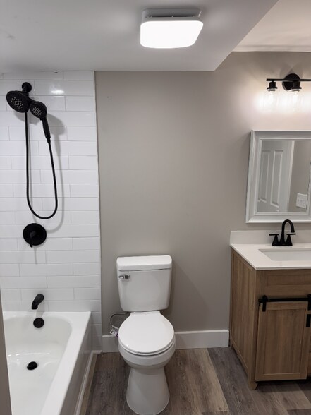 Building Photo - 220 W Brown Ave