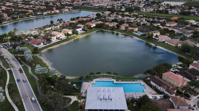 Building Photo - 939 NE 42nd Ter