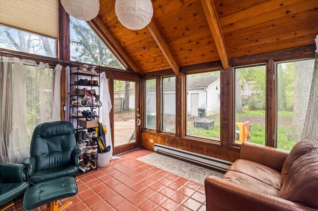Building Photo - 745 Greenview Pl