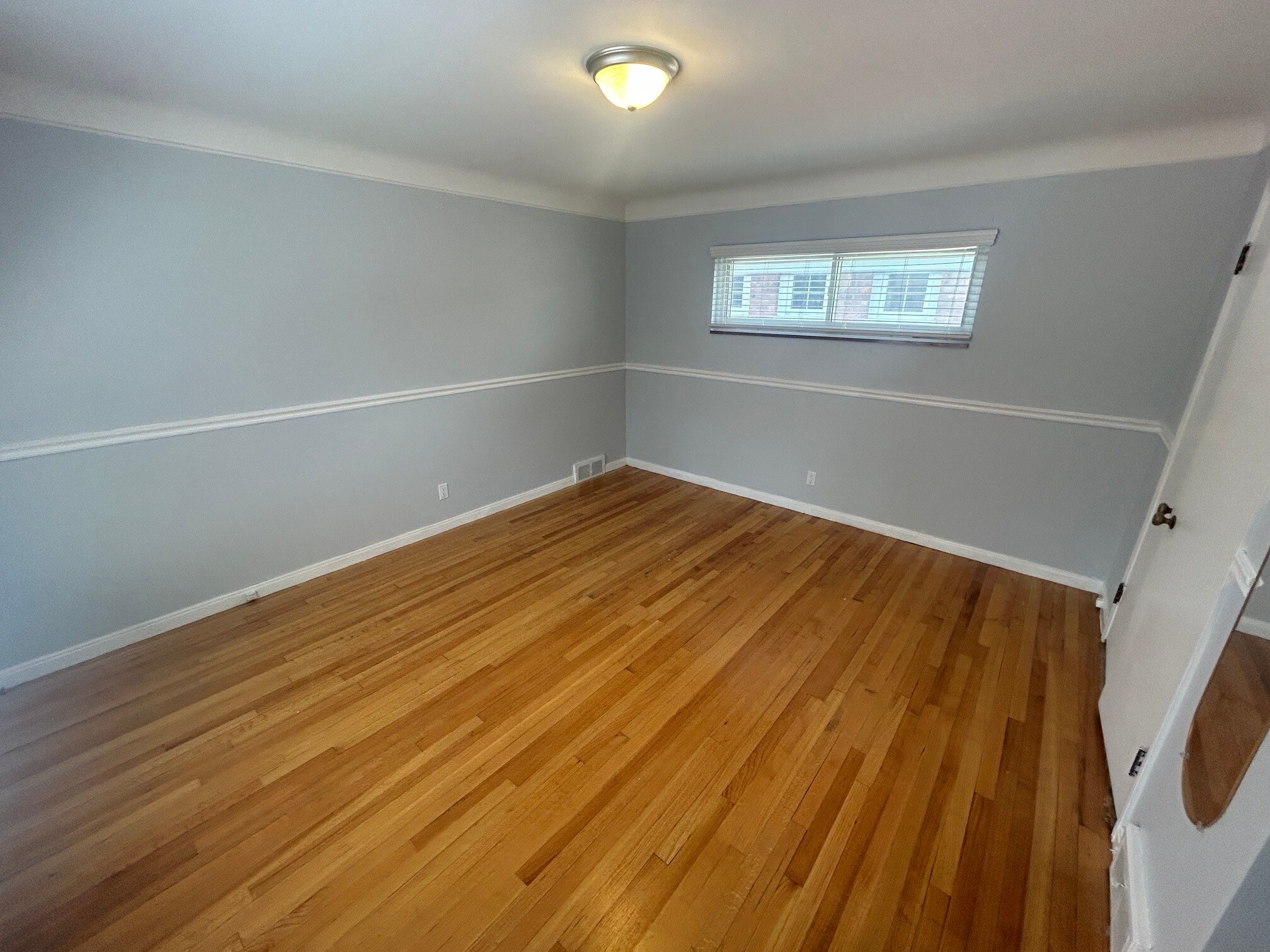 Building Photo - 4121 Seminole Dr