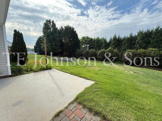 Building Photo - Charming 3-Bedroom Home with Modern Comfor...
